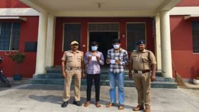 पुलिस की गिरफ्त में आरोपी (photo- ETV Bharat)