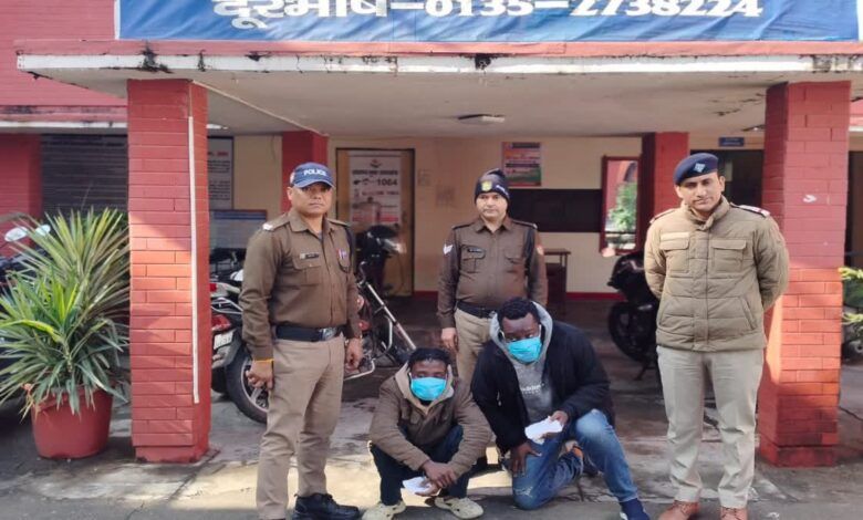 देहरादून: कोबरा गैंग के दो विदेशी ड्रग पैडलर गिरफ्तार