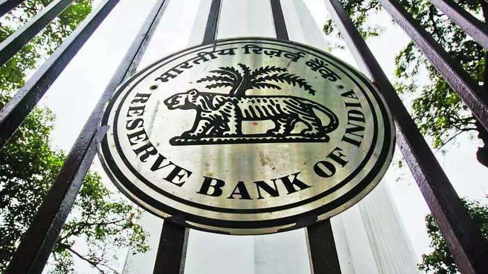RBI ने इंडसइंड बैंक और मणप्पुरम फाइनेंस पर लगाया जुर्माना: जानें कारण और प्रभाव