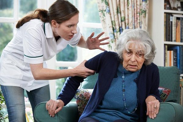 संपत्ति पाकर माता-पिता की सेवा न करने वाले बच्चों से संपत्ति वापस लेने का सुप्रीम कोर्ट का महत्वपूर्ण फैसला