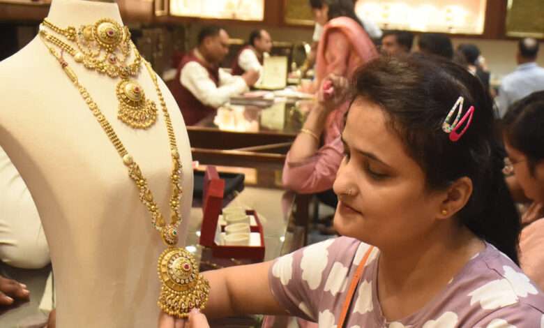 होली से पहले सोने-चांदी के दामों में उछाल: जानिए क्या हैं कारण