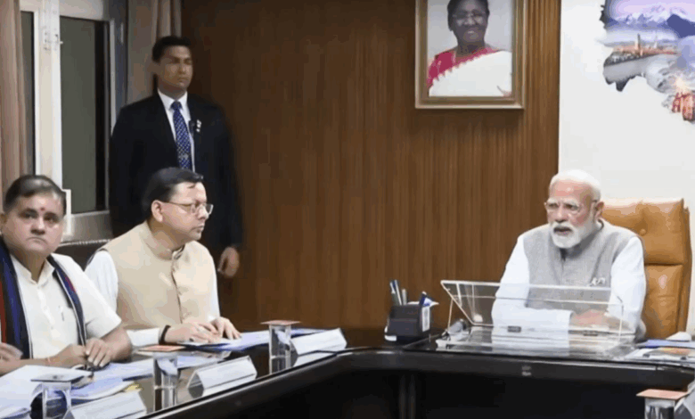 प्रधानमंत्री नरेंद्र मोदी ने उत्तराखंड आपदा प्रभावित क्षेत्रों का दौरा किया