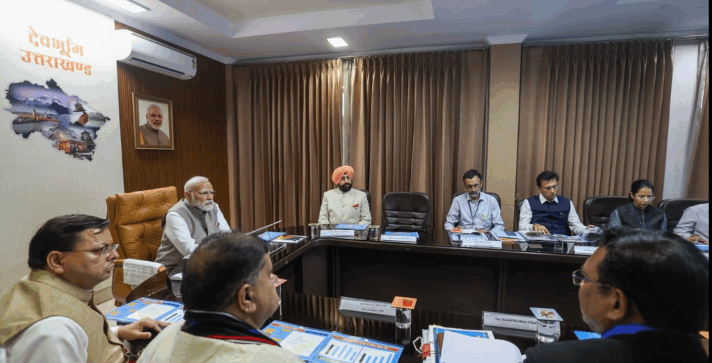 प्रधानमंत्री नरेंद्र मोदी ने उत्तराखंड आपदा प्रभावित क्षेत्रों का दौरा किया