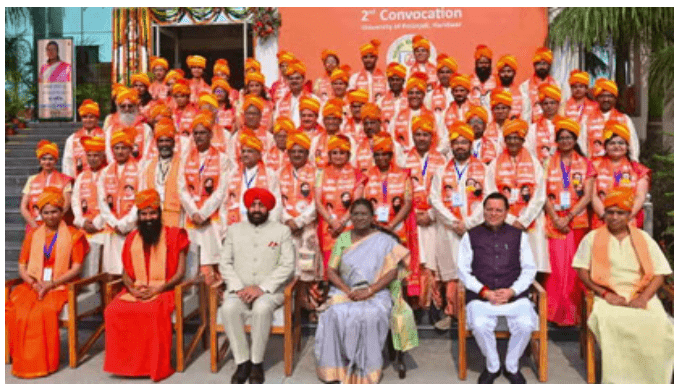 पतंजलि विश्वविद्यालय दीक्षांत समारोह: 64% मेडल बेटियों को