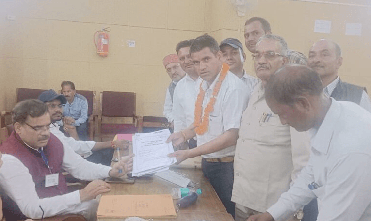 जमीनी नेता सुनील प्रसाद ने किया नामांकन