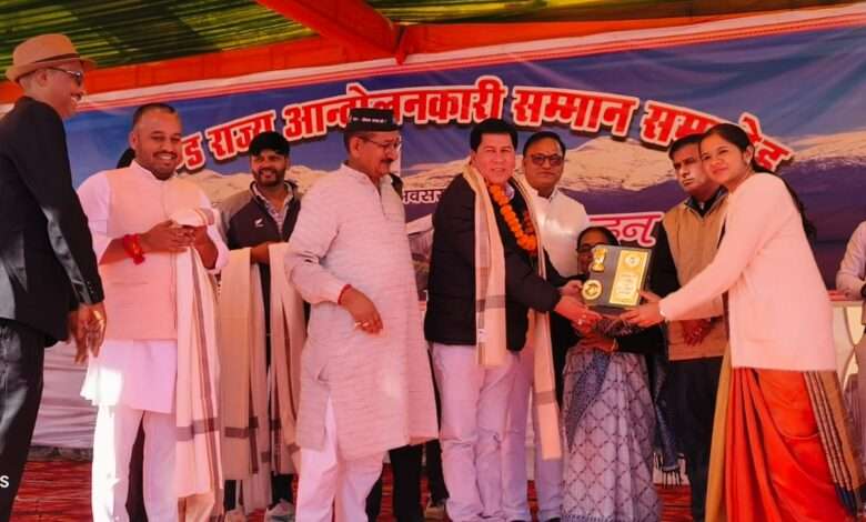 WhatsApp Image 2025 11 08 at 4.35.58 PM 1 राज्य आंदोलनकारी विक्रम सिंह कठैत को सम्मानित करते हुए टिहरी विधायक किशोर उपाध्याय, जिलाधिकारी टिहरी निकिता खंडेलवाल